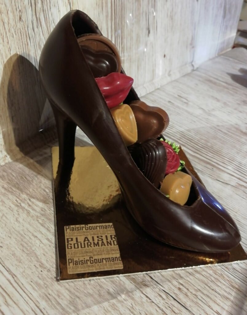 chaussure en chocolat noir pour la St valentin- pâtisserie - chocolaterie