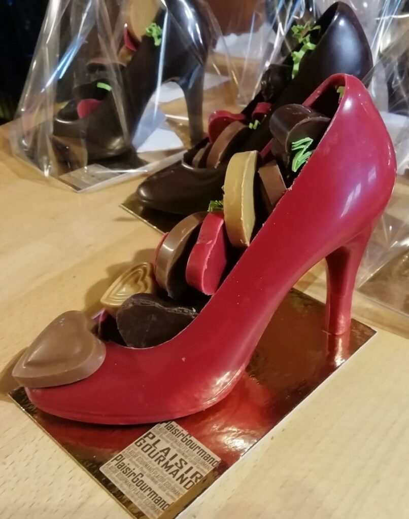 chaussure chocolat framboise pour la St Valentin -pâtisserie- chocolaterie